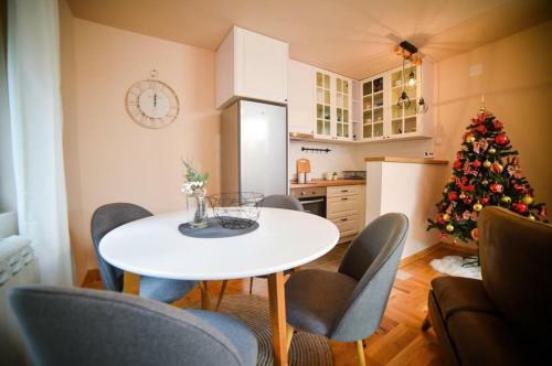 Villa Green Pine House