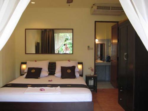 The Waterfront Boutique Hotel & Cafe