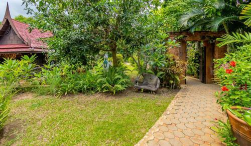 Ban Keaw Villas