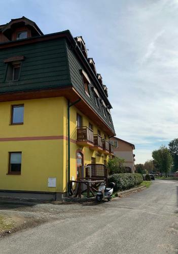 �tuln� 2-izbov� Apartm�n S Balk�nom