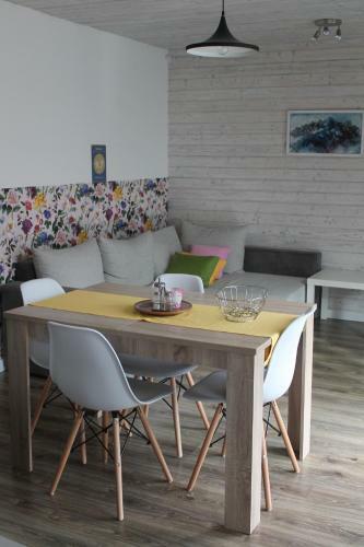 Malina - And Apartment