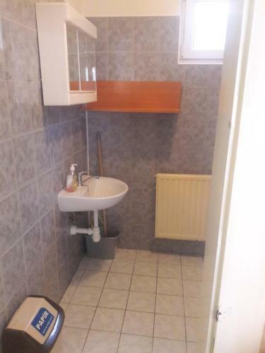 4-sp�l?ov� Chata