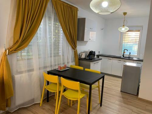 Apartments Tren?�n