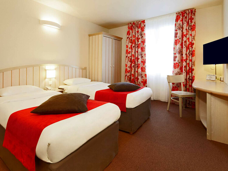 Hotel Campanile Val de France