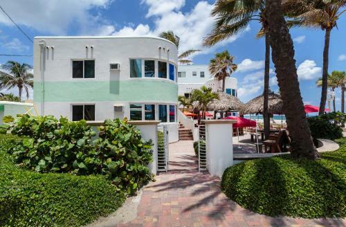 Hotel Walkabout Beach Resort