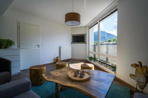 Luxury Mountain View Apartment