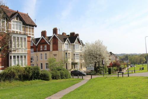 Hostal Russell Hotel