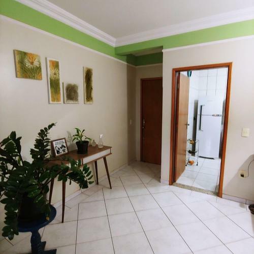 Quarto Em Apto Santa M�nica