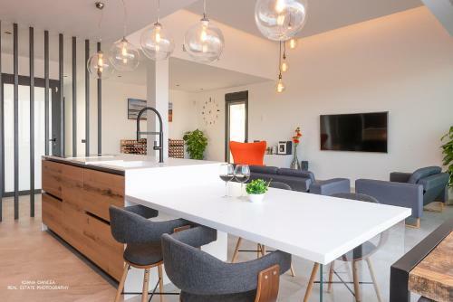 Villa Oceanic - Heated Pool, Free Car And Bikes