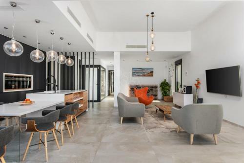 Villa Oceanic - Heated Pool, Free Car And Bikes