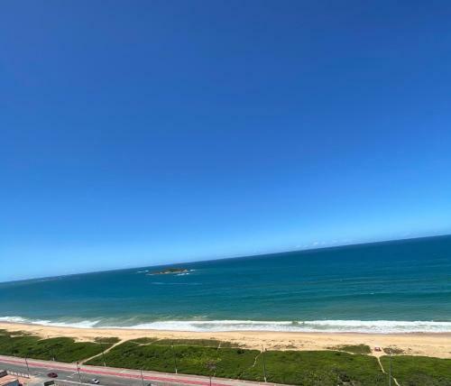 Apartamento Com Piscina E Vista Lateral Para O Mar