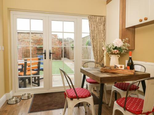 2 Sandringham Cottages