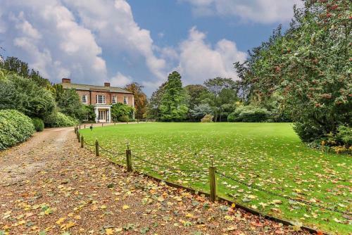 Walcot Hall