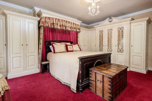 Walcot Hall
