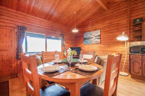 Lochside Log Cabin