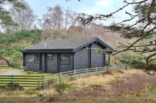Lochside Log Cabin