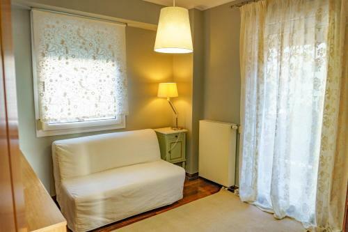 Emerald Maison, Style & Comfort - Pc, Netflix