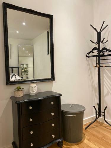 Apartamento 1 Bed Ground Floor Flat With Covered Balcony