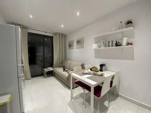 New Modern Deluxe Apartment In Kallithea