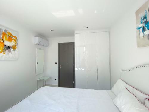 New Modern Deluxe Apartment In Kallithea