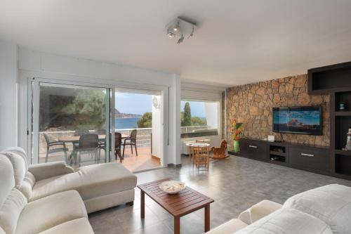 Apartment With Sea Views In Cala Salions