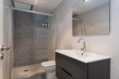 Apartment With Sea Views In Cala Salions