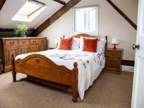 Pass The Keys Superb Central Townhouse In Historic Buckfastleigh