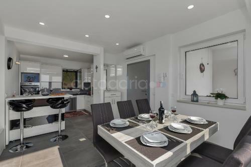 Luxury Apartment Poseidon - Free Beach Parking