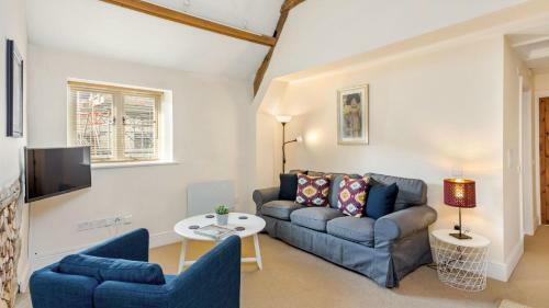 Modern Apartment Off Burford High Street