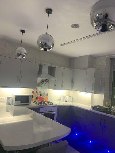 Apartamento Travis House Three Luxury Modern Living Free Wifi