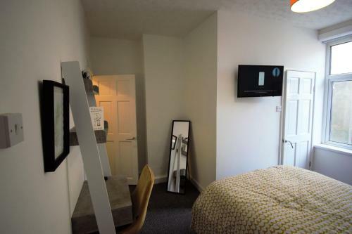 Cheerful 3 Bed Town House, Lancashire