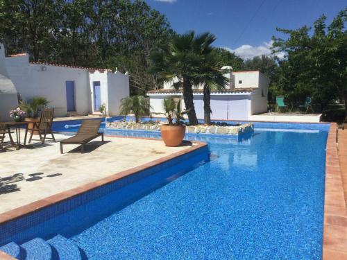 Preciosa Casa Con Enorme Parcela Y Piscina Privada