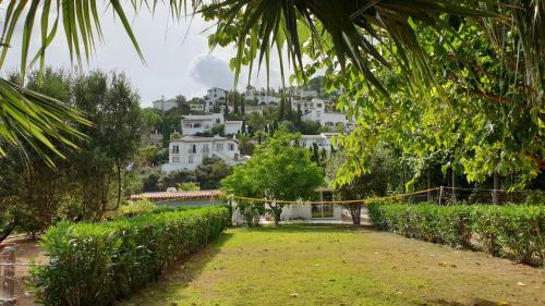 Preciosa Casa Con Enorme Parcela Y Piscina Privada