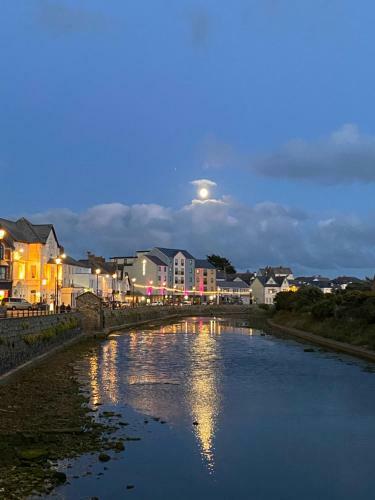 Luxury Cornish Holiday Accommodation With Sea View