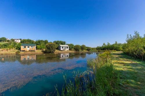 Lodge Lynstone Lakes