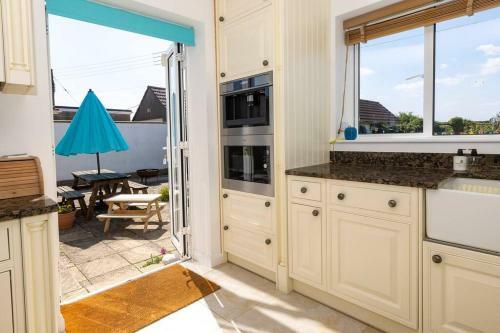 Lovely Sea View Detached House By Hive Beach