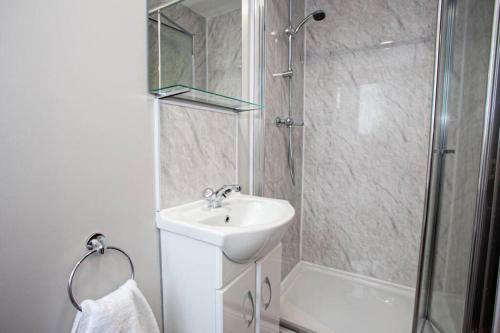 Fabulous Newly Refurbished Apartment - Great Links