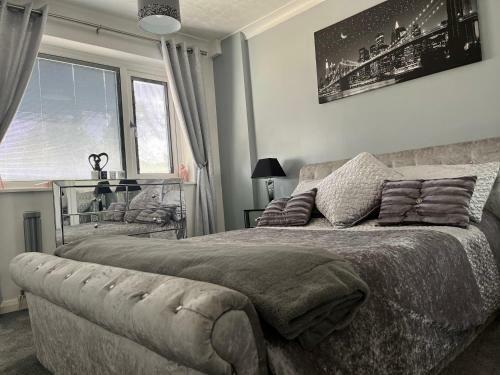 Modern 3 Bedroom Property In Quiet Location