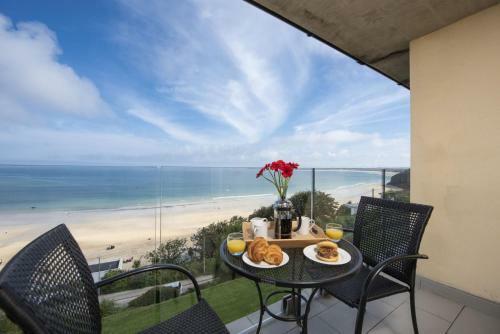 Ivory, Carbis Beach Apartments