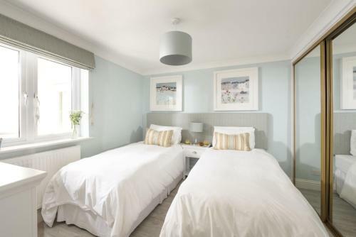 Ivory, Carbis Beach Apartments