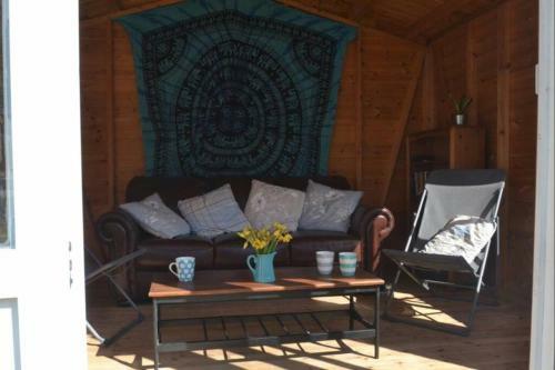No43: Versatile 4br Coastal Home With Summer House