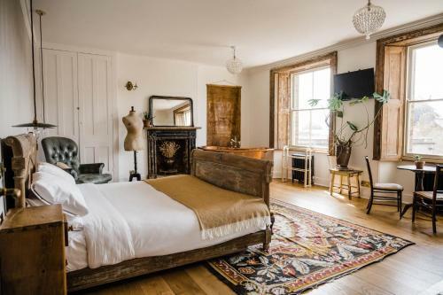 Hotel The Crooked Swan