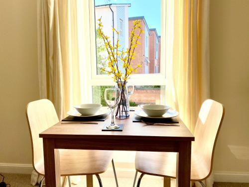 Superior Two-bed Apartment With Free Parking, Cv1 Coventry