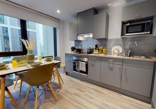 Modern Shared And Private Apartments In Coventry - Iq Weaver Place