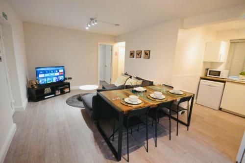 Stunning 3-bed Ground Floor Apartment In Coventry