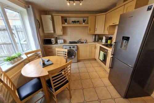 Cosy House With Parking Rwc By Passionfruit Properties