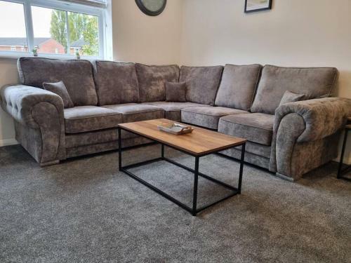 Newly Refurbished 2 Bed, City Centre Apartment.