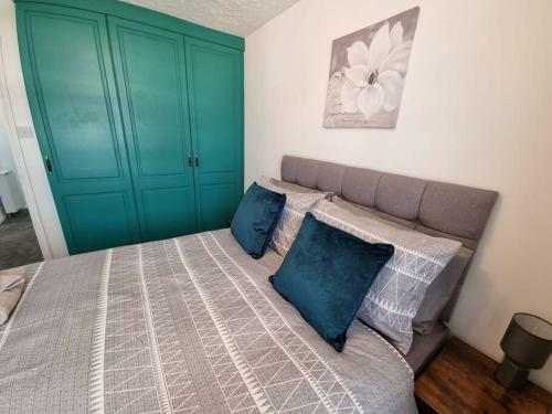 Newly Refurbished 2 Bed, City Centre Apartment.