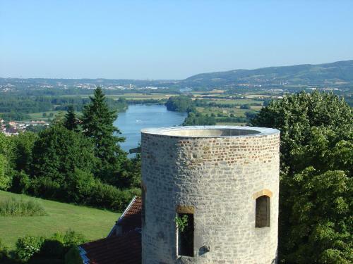 Kanop�e Village