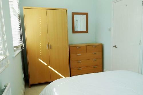 Seascape - Waterfront Apartment, Glorious Views And Parking